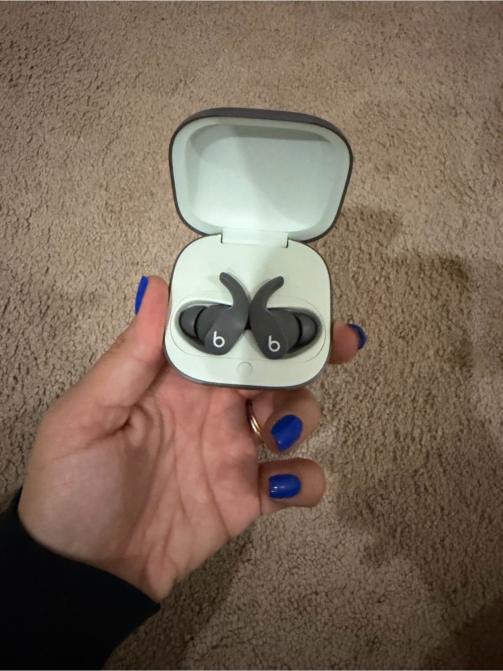 beats earbuds - Picture 2 of 2